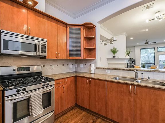 3rd image of 1806 Rosalie St