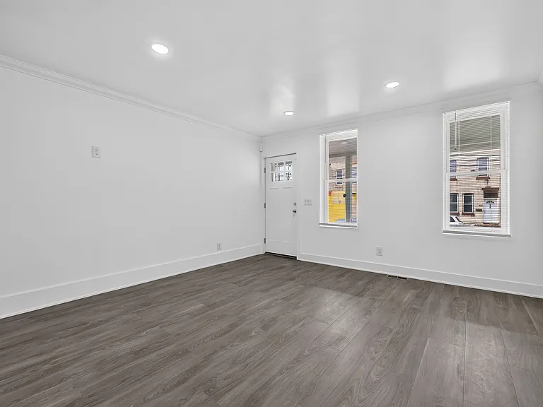 807 N 42nd St — Photo 5