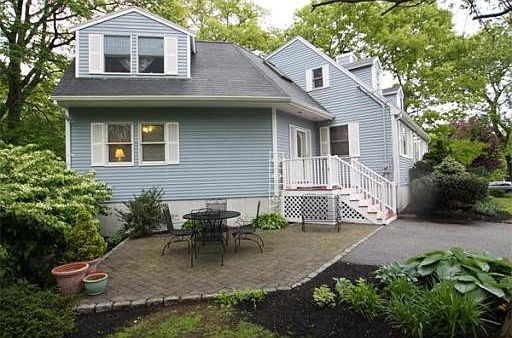 2nd image of 40 Nichols St