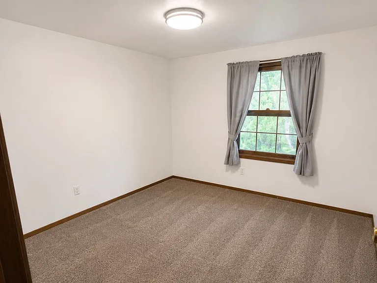 1187 S Waukechon St — Photo 4