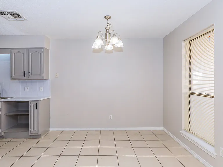 Dinning area to Townhome