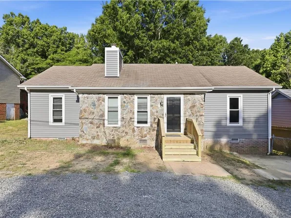 1916 Willow Rd, Greensboro, NC 27406