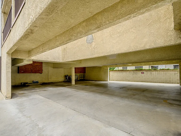 330 Pioneer Dr #6 — Photo 17