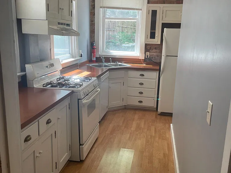 2369 W Clifton Ave — Photo 16