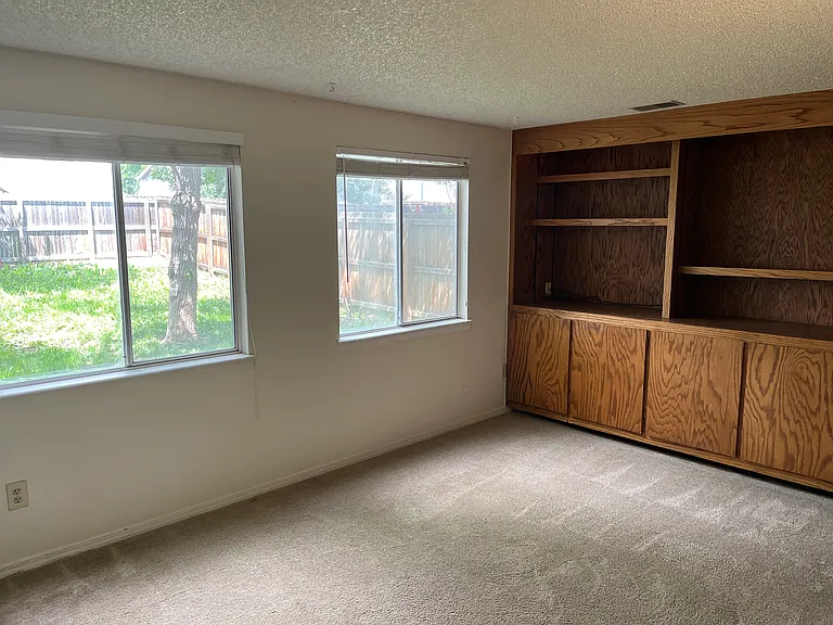 253 S Lincoln Ave — Photo 17