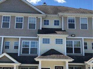 25-10 Fairways Dr, Middletown, NY 10940