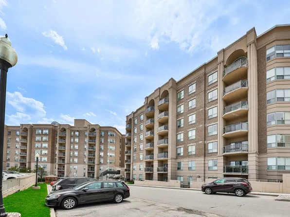 2085 Amherst Heights Dr #Penthouse 705, Burlington, ON L7P 5C2