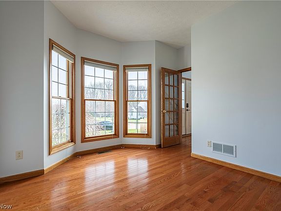 3rd image of 320 Chadwick Dr