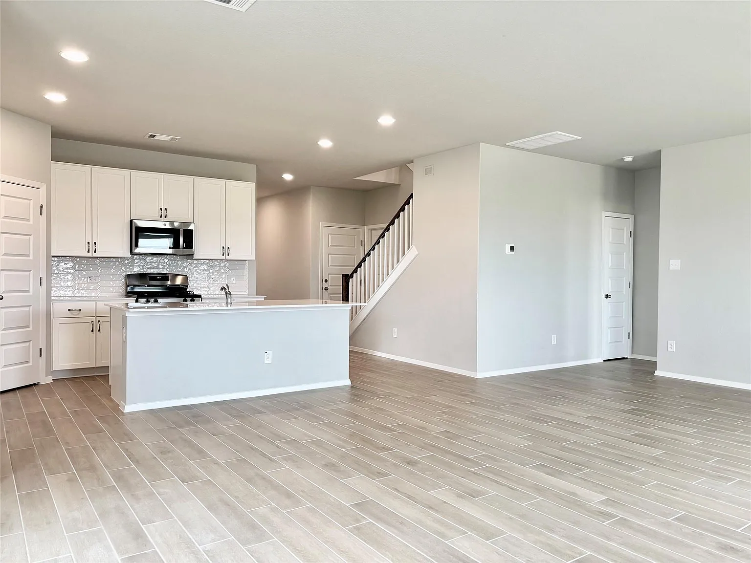 5 bed, 3.0 bath, 2508 sqft, $2,800 — Photo 4