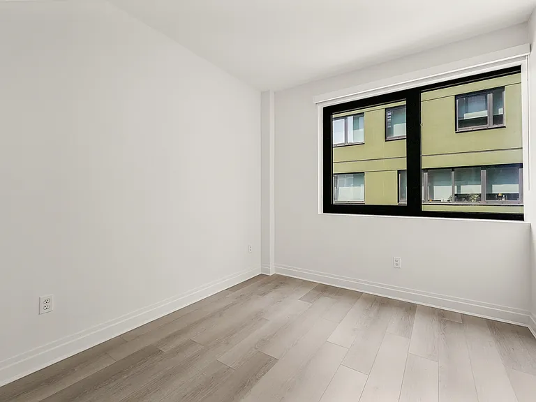 10-25 Jackson Ave #9B — Photo 6