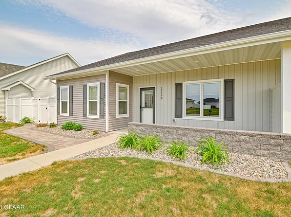 2328 Pinehurst Ct NW, East Grand Forks, MN 56721