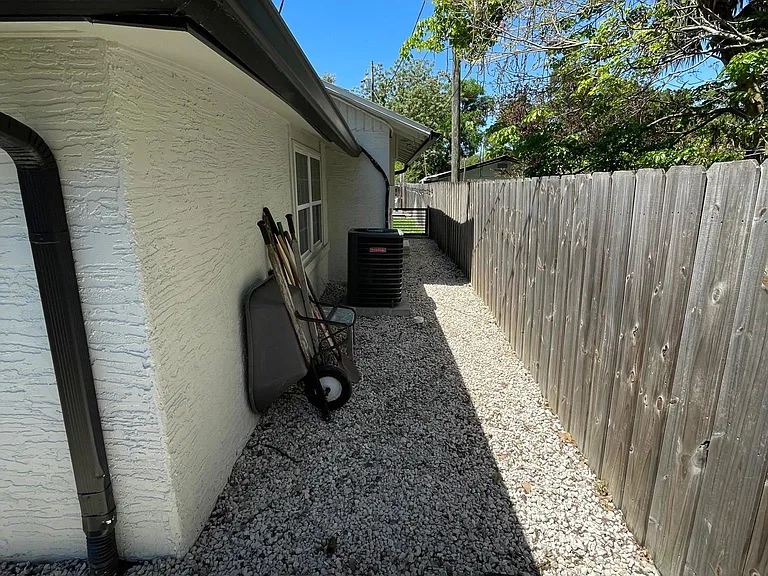 1987 Biscayne Dr — Photo 9