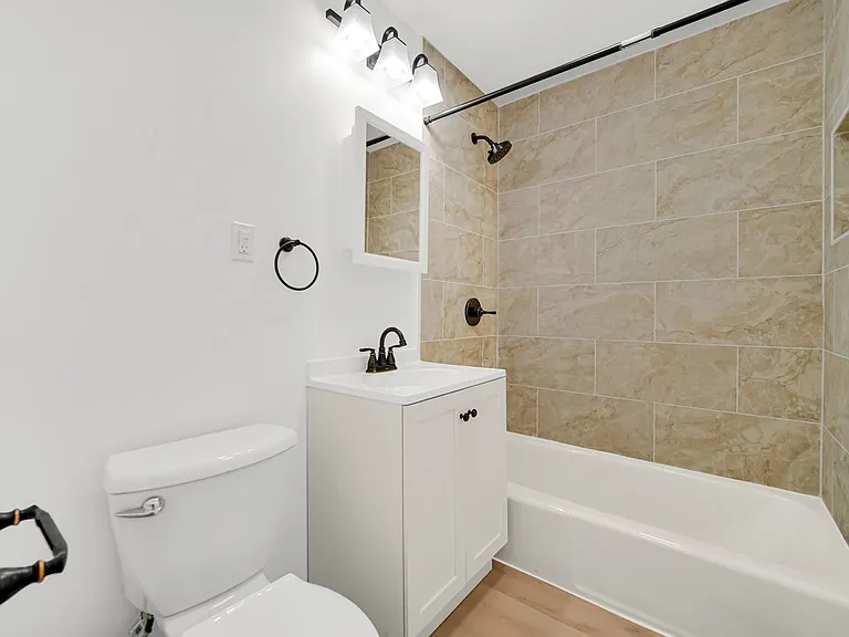 1307 Calumet Ave — Photo 15