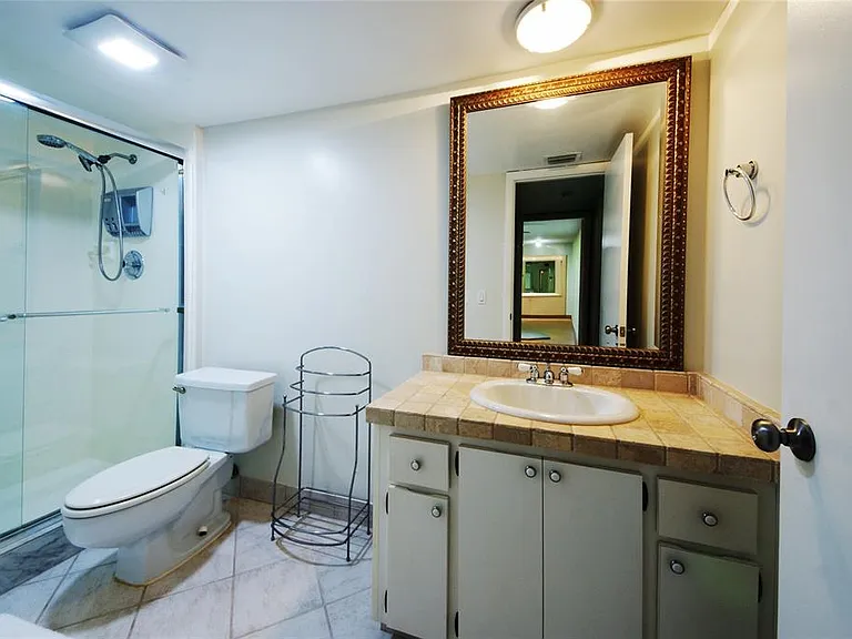 1700 Embassy Dr #504 — Photo 5