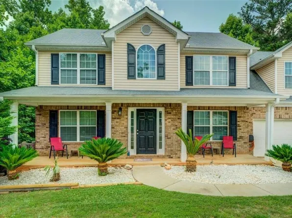 621 Ragan Ct, Social Circle, GA 30025