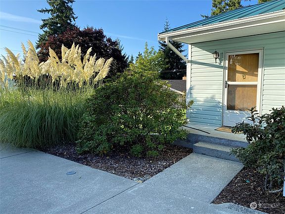 3rd image of 1006 15th Ave