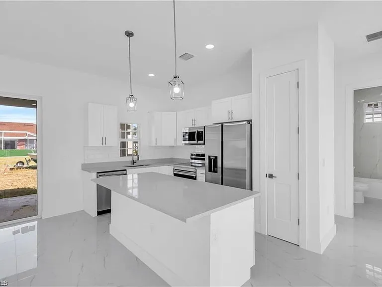 3310 11th St W — Photo 6