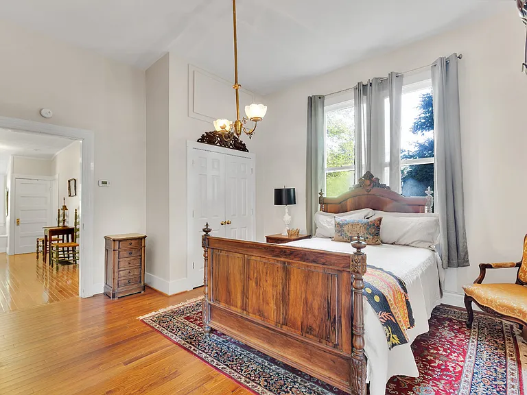 221 Walnut St — Photo 14