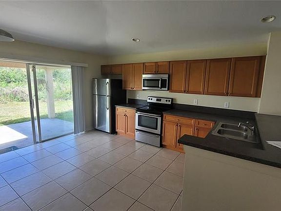3rd image of 11565 Hammocks Glade Dr