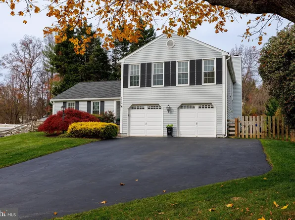 8204 Lapping Brook Ct, Laurel, MD 20723