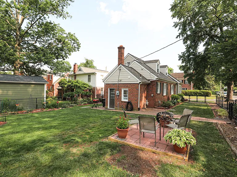 15 W Howell Ave — Photo 37