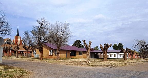 2nd image of 410 Hornet Dr