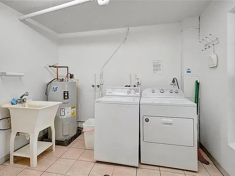 1900 Alamanda Dr #202 — Photo 24