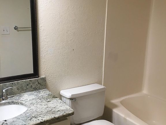 5th image of 112 Harbor Dr Unit 213