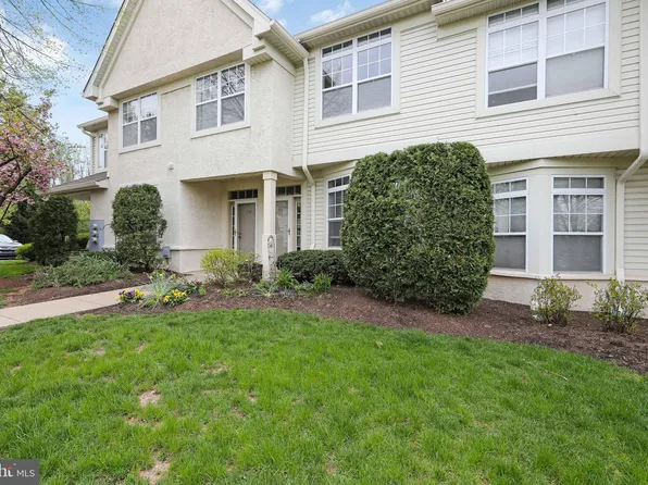 113 Dresher Woods Dr, Dresher, PA 19025