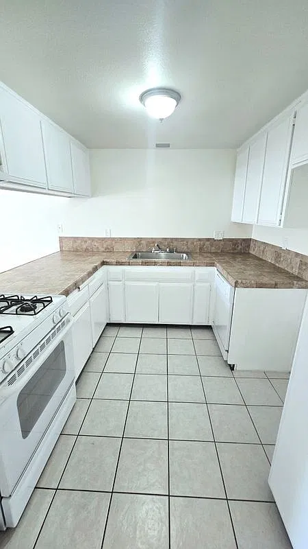 2 bed, 1.0 bath, 712 sqft, $1,995 — Photo 4