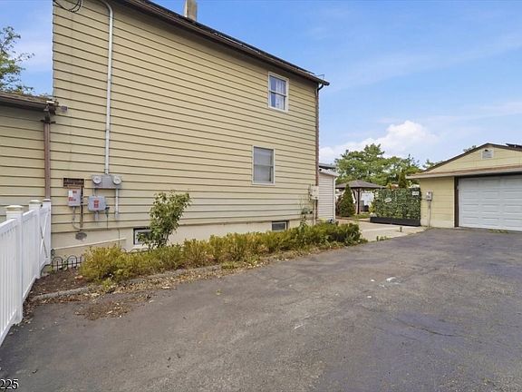 3rd image of 30 Getty Ave