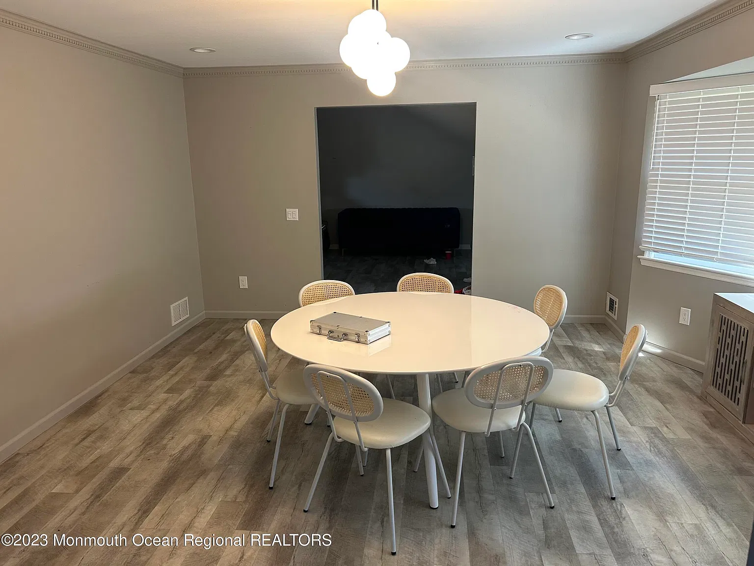 7 bed, 2378 sqft, $5,425 — Photo 4