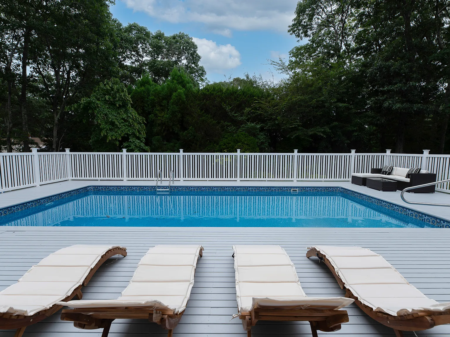 Updated Tiana Shores East Quogue - 4 Bdr 3 Bth - Golf Area-Pool — Photo 4