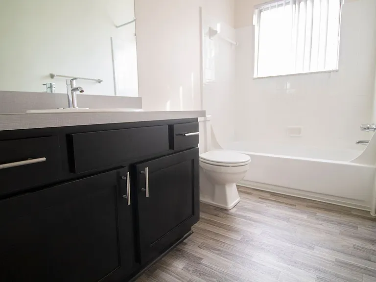 Novi Ridge Apartments — Photo 25