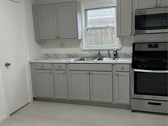 4th image of 357 Roxboro Rd