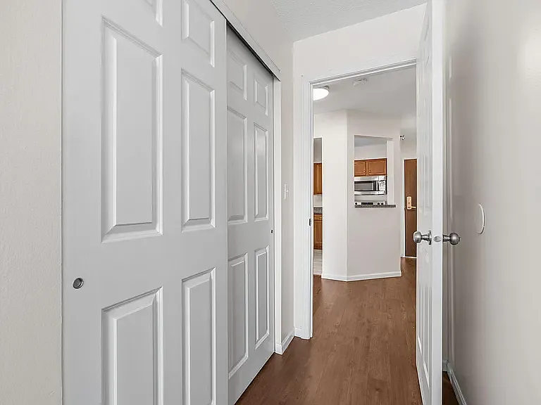 78 10th St E — Photo 9