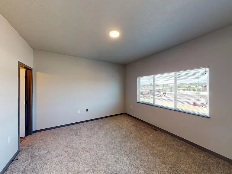5800 Sunnybrook Plz — Photo 50