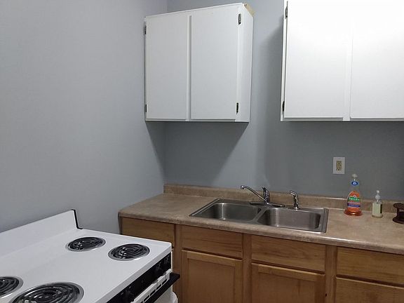 2nd image of 614 E Oregon St
