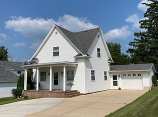 744 Main St, Highland, WI 53543