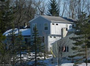 12150 Springview Dr, Burton, OH 44021