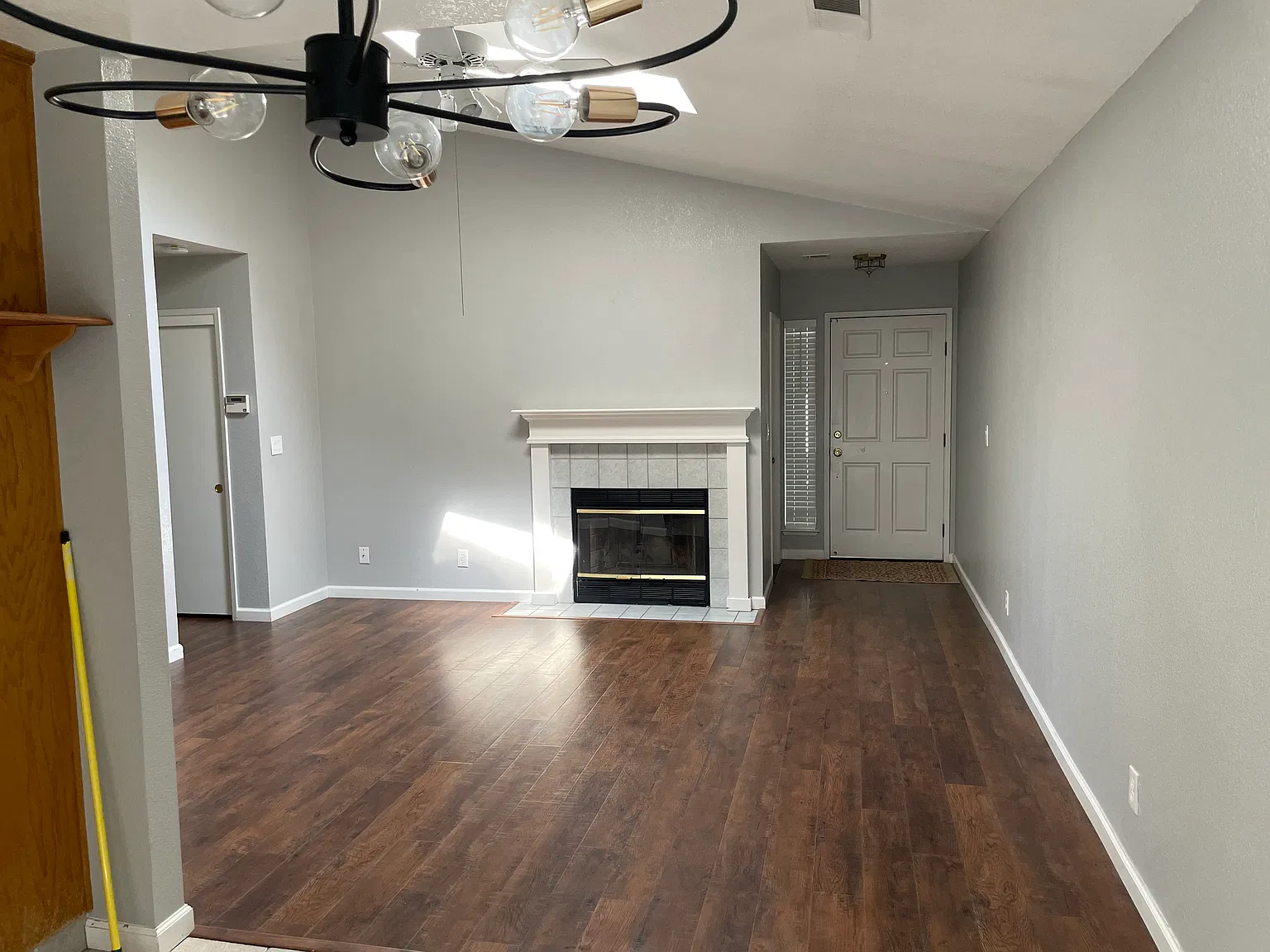 3 bed, 1122 sqft, $2,400 — Photo 4