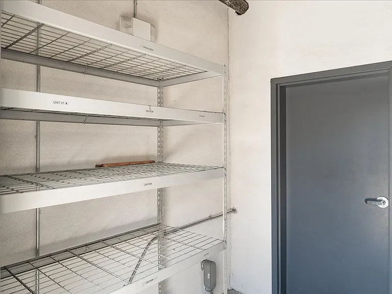 563 N Hoover St #4 — Photo 15