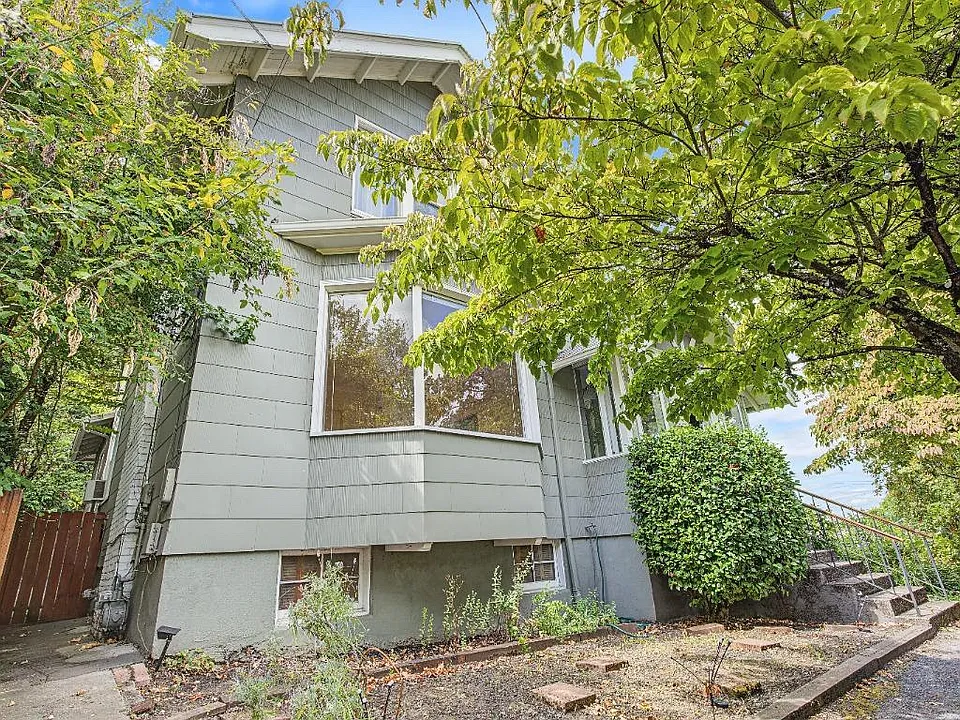 3825 SW View Point Ter #A