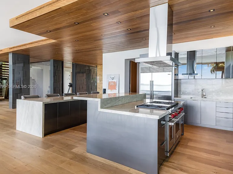 825 E Dilido Dr — Photo 7