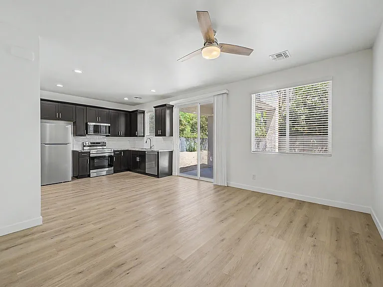 105 W Latona Rd — Photo 10