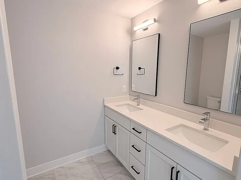 908 Lincoln Way — Photo 13