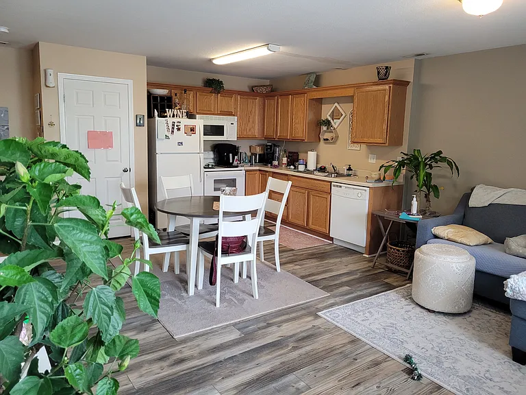 1207 SE Village View Ln — Photo 3