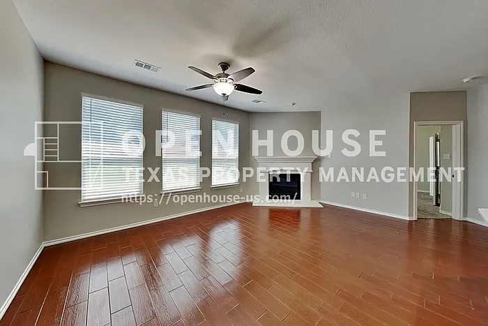 3 bed, 2.0 bath, 1584 sqft, $2,200 — Photo 3