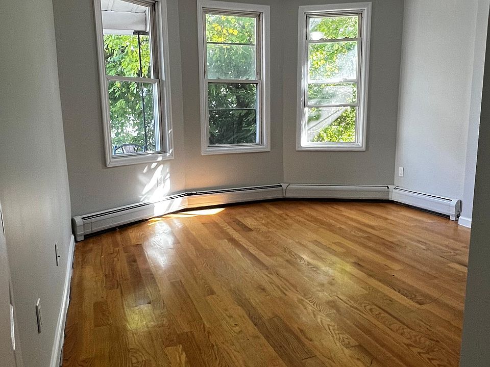 Living Room/Bedroom