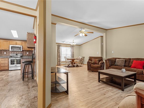 3rd image of 17 Hickory Dr